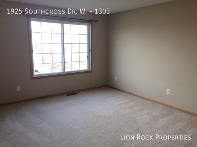 Building Photo - 1925 Southcross Dr W