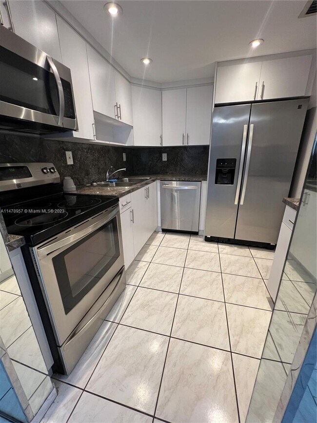 Foto del edificio - 5731 NW 37th St