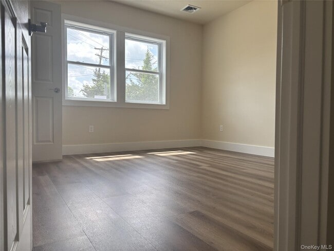 Building Photo - 6 Sharon Station Rd