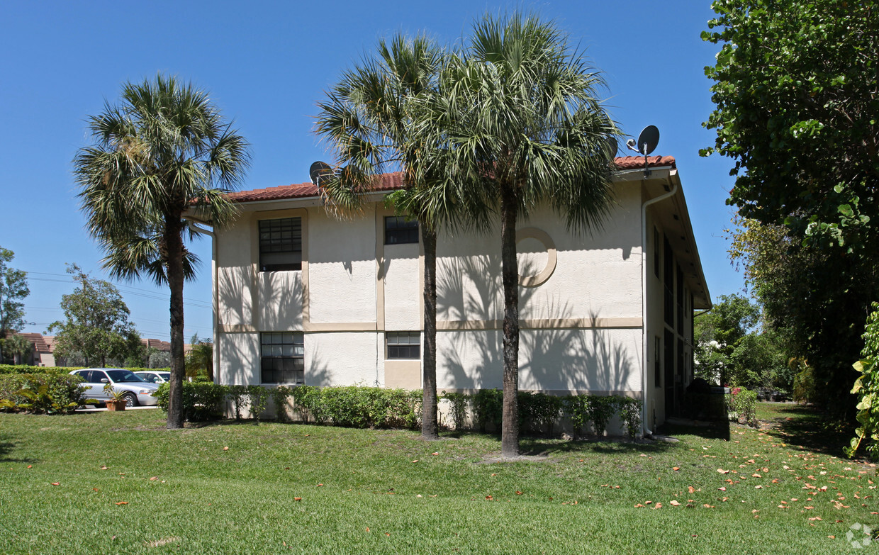 Building Photo - Plaza Apartments