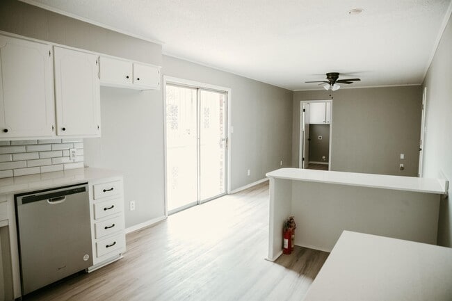 Building Photo - 106 Idlewood St