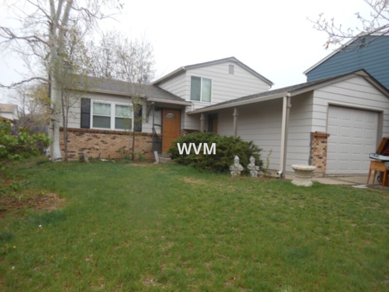 Summer Valley TriLevel Buckley and Quincy House Rental in Aurora, CO