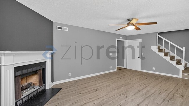 Building Photo - Unit