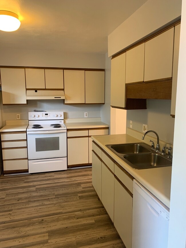 Kitchen - 2410 Ridge Rd