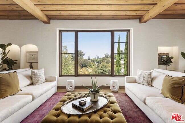 Foto del edificio - 3351 N Knoll Dr