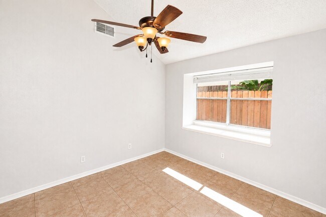 Foto del edificio - 7126 Buchanan Dr