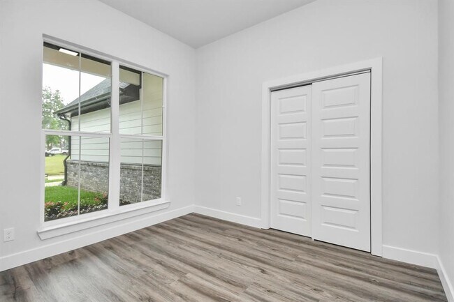 Foto del edificio - 12163 La Salle River Rd