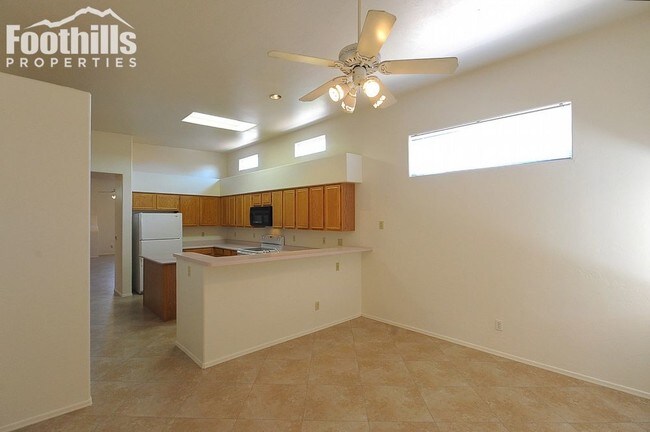 Building Photo - Gated Community in the Foothills