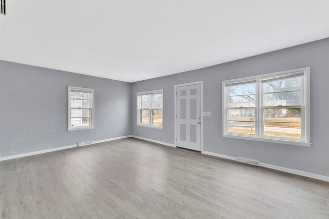 Building Photo - 457 S McComas St