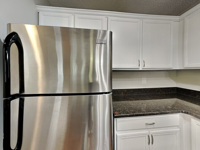 Building Photo - 20 Fieldview Ln