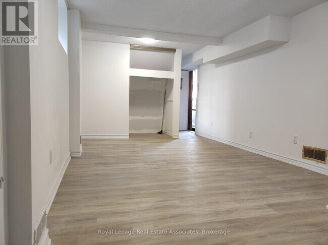 Photo du bâtiment - 2953 Oslo Crescent