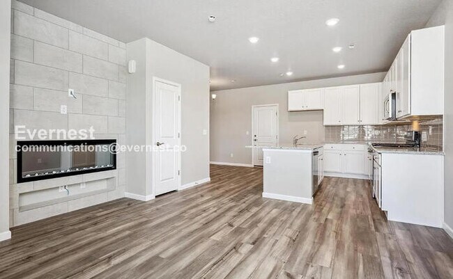 Building Photo - 3 Bed/2 Bath Home with Garage / Available Soon!