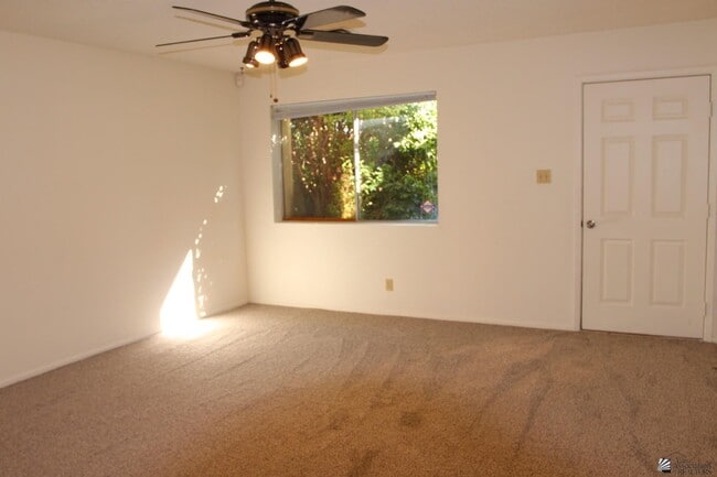 Building Photo - 1600 S 46th Dr