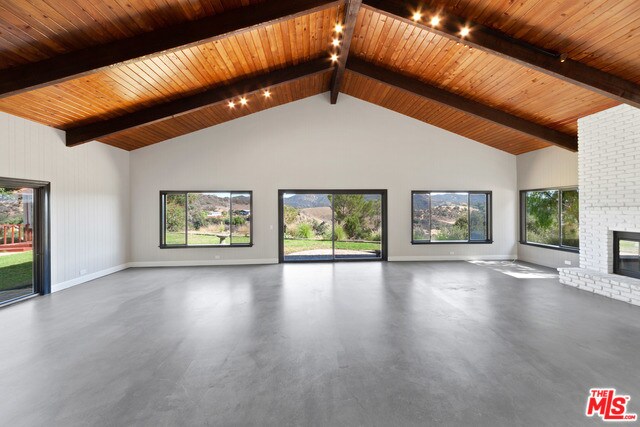 Building Photo - 2116 N Topanga Canyon Blvd