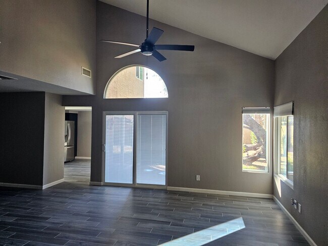 Building Photo - Gorgeous Chandler Home
