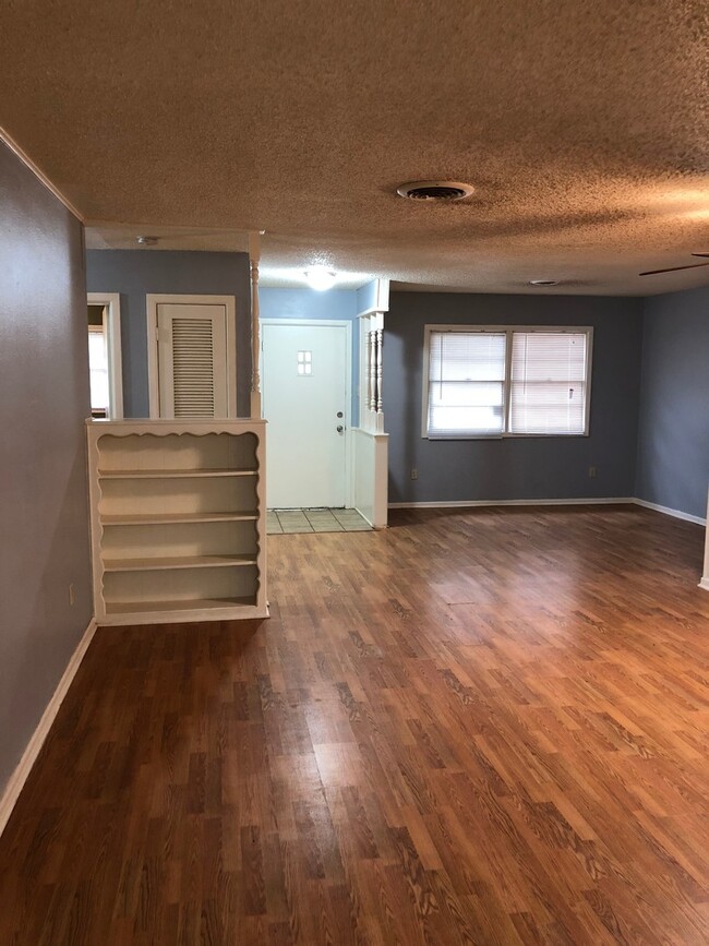 Building Photo - Spacious Four Bedroom! Pre-Leasing for Fal...