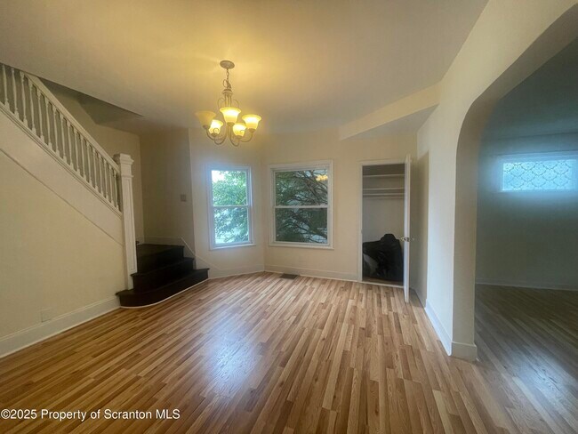 Foto del edificio - 608 N Sumner Ave