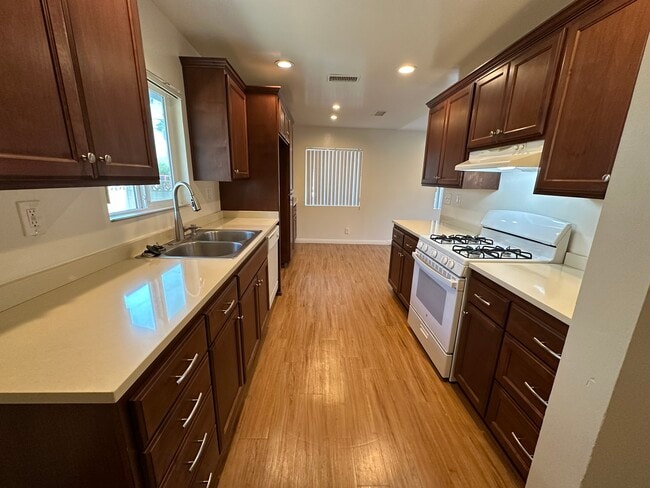 Foto del edificio - 1364 Marline Ave