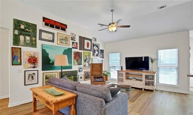 Foto del edificio - 121 Willow Point Cir