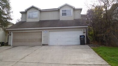 Building Photo - 915 Sagewood Trail