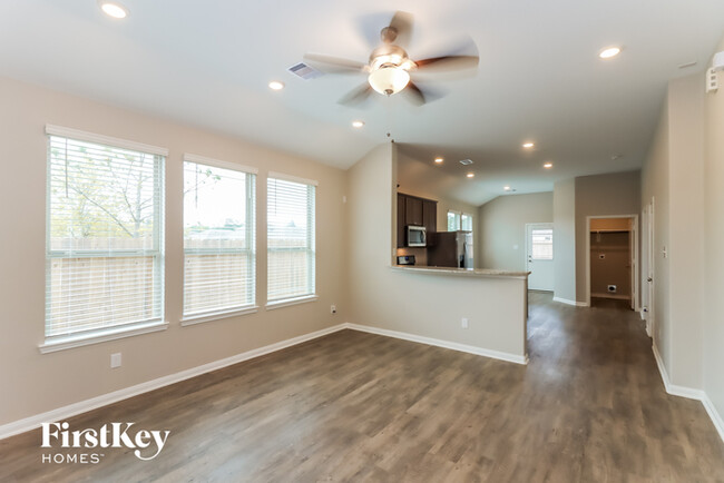 Building Photo - 14449 Sugar Pines Dr