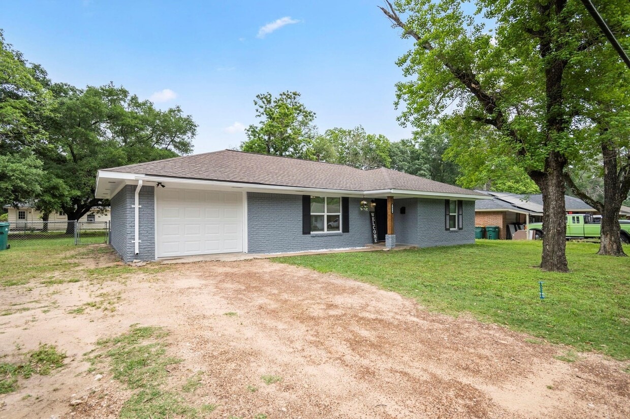 Foto principal - 1418 N Roberson St