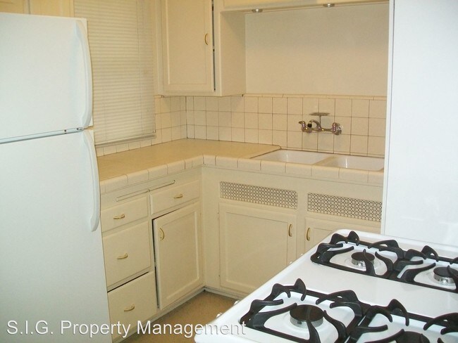 Foto del edificio - 1808 W Glenoaks Blvd