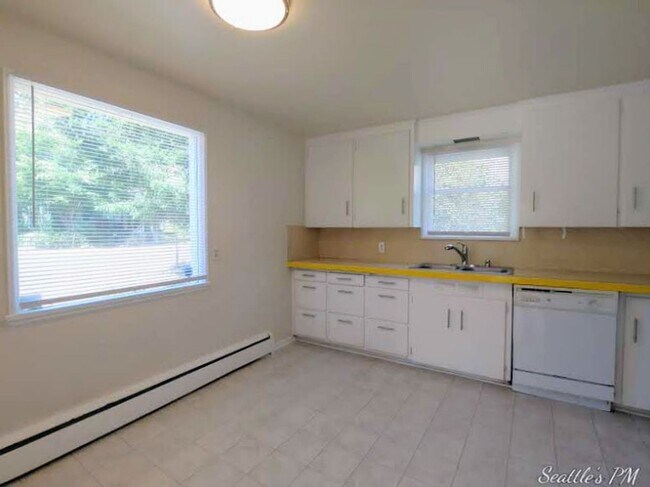 Foto del edificio - 2 br, 1 bath House - 1615 N 143rd St