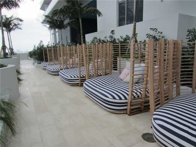 Foto del edificio - 1300 Brickell Bay Dr