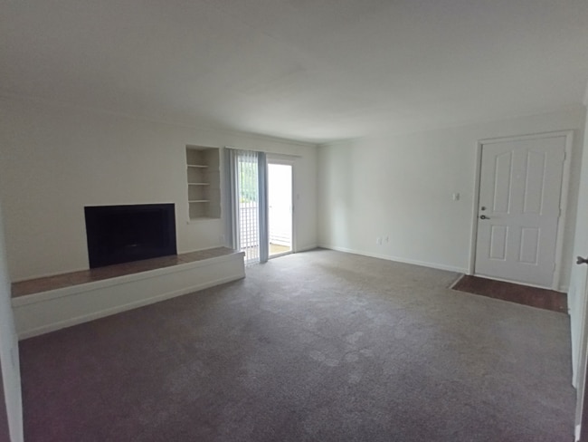 Foto del edificio - 600 Reusens Rd