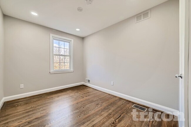 Building Photo - 1546 Glen Keith Blvd