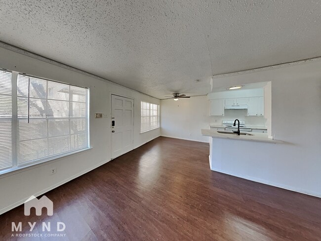 Building Photo - 3624 Parkridge Dr