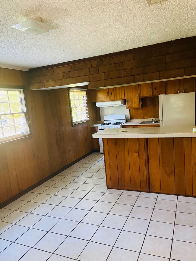 Building Photo - 1365 Middle Ring Rd