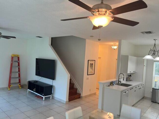 Foto del edificio - 4878 SW 32nd Terrace