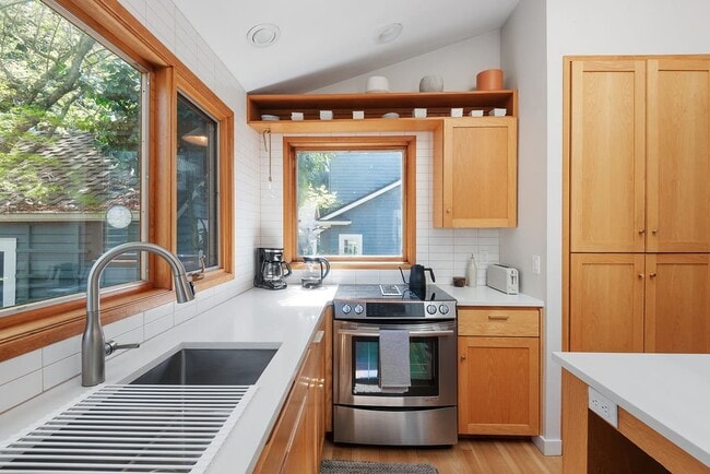 Photo - 348 NE 20th Ave House