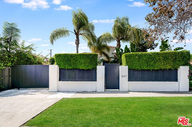 Building Photo - 607 N La Jolla Ave