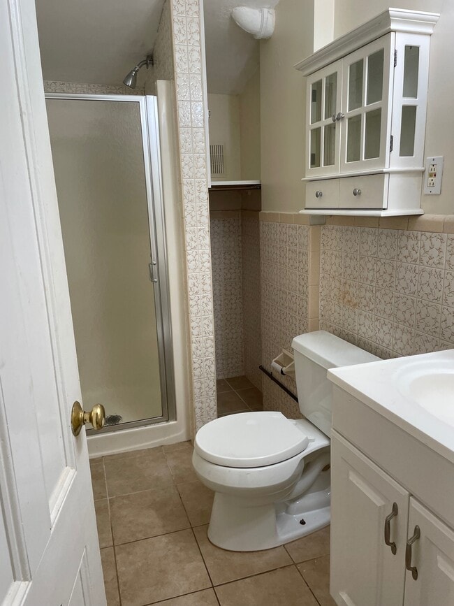 66 Church St Unit 2, Wellesley, MA 02482 66 Church St Wellesley, MA