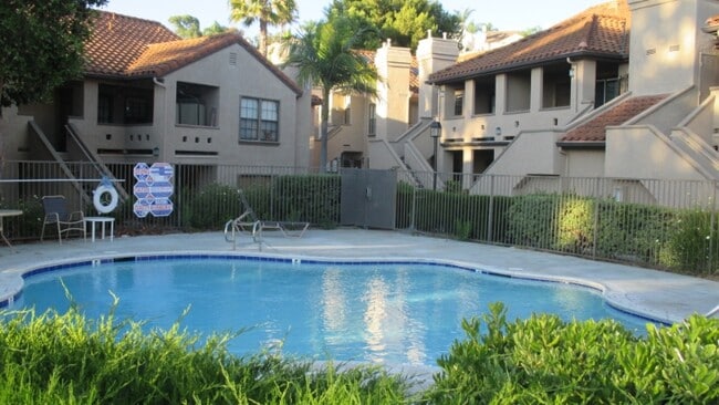Building Photo - 1068 Calle Del Cerro