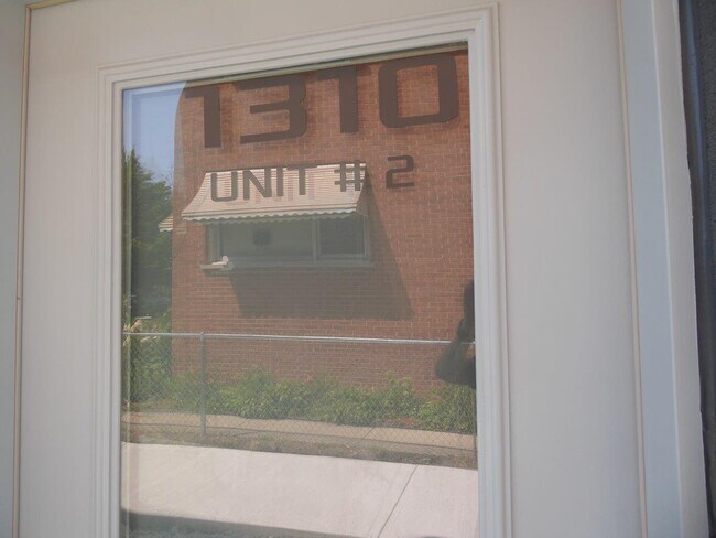 Foto del edificio - 1310 Hartrey Ave
