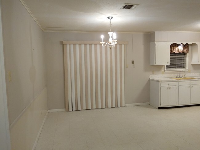 Comedor - 1404 Benton St