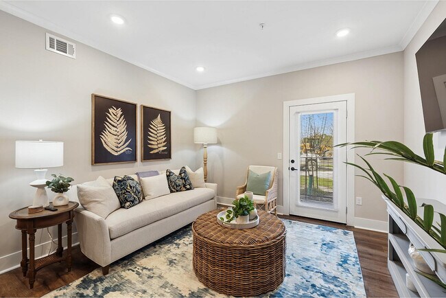 Living Room - Pointe Grand Lakeland