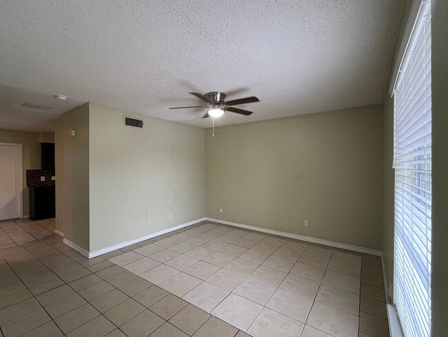 Building Photo - Southside Townhome