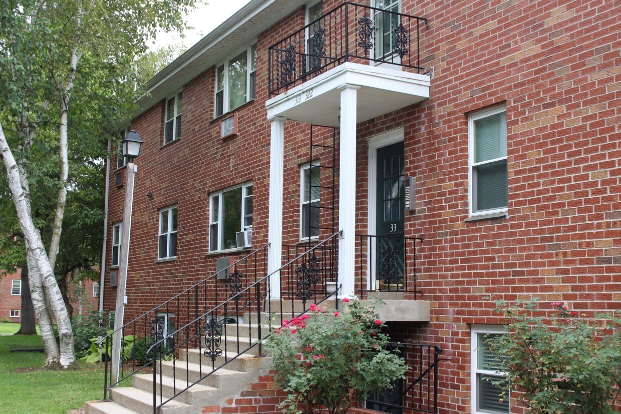 320 Regency Park Dr, Agawam, MA 01001 Condo for Rent in Agawam, MA