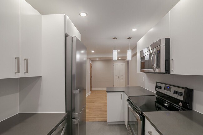 Building Photo - 3421 Rue Drummond