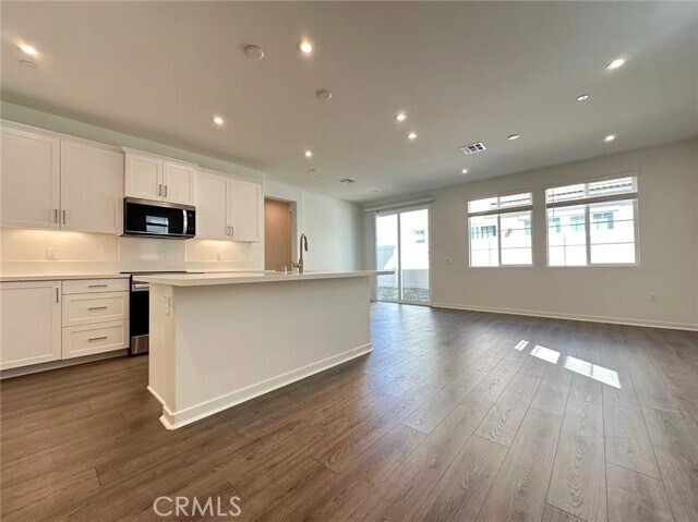 Foto del edificio - 16052 Montenegro Ln