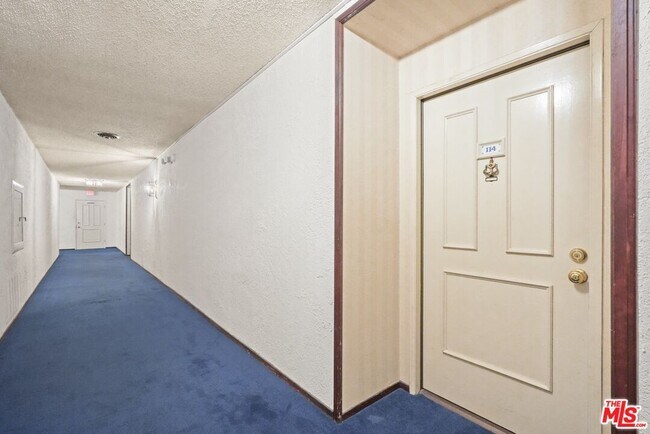 Foto del edificio - 12720 Burbank Blvd