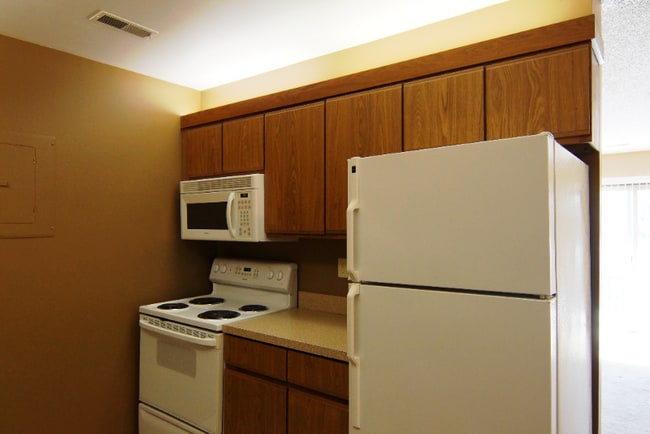 Foto del edificio - 5100 Emerald Dr