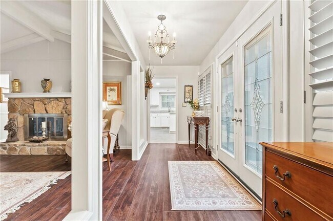 Foto del edificio - 4040 Summit Dr