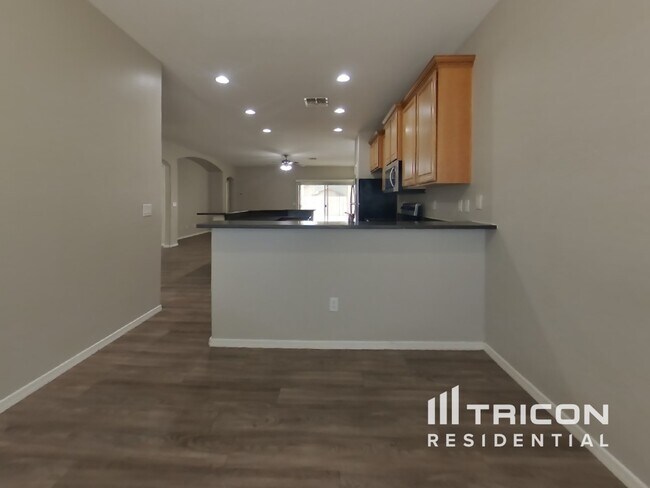 Foto del edificio - 735 E Maddison St