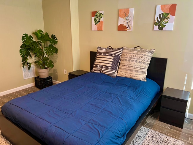 Sleep number C2 Smart Bed with adjustable firmness - 3962 Wilcoxson Dr